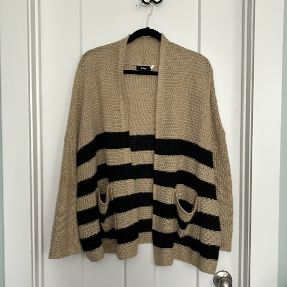 BDG open front acrylic sweater. 2 front pockets. XS beige with black stripes